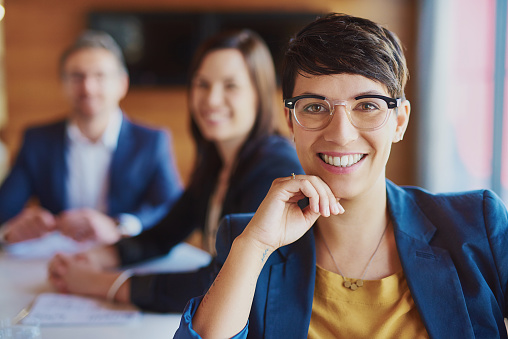 Sfumature di colore verticali nelle tonalità oliva.